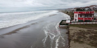 Sakarya'nın 3 ilçesinde denize girme yasağı uzatıldı 18 Sakaryanın 3 ilçesinde denize girme yasağı uzatıldı