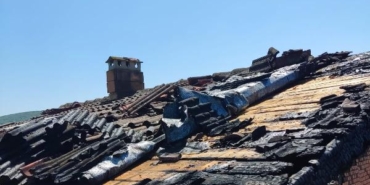 Samsun'da çatıda çıkan yangın söndürüldü 24 Samsunda çatıda çıkan yangın söndürüldü