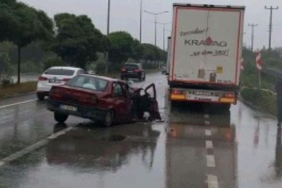 Samsunda TIR ile çarpışan otomobildeki anne öldü eşi ve çocuğu yaralandı