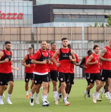 Samsunsporun Sivasspor maçıyla biten Süper Lig serüveni yine Sivasspor ile başlıyor