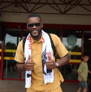 Samsunspor’un yeni transferi Ntcham, Samsun’a geldi 7 Samsunsporun yeni transferi Ntcham Samsuna geldi