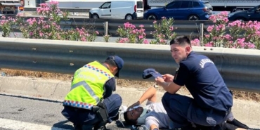 Sancaktepe'de lastiği patlayan TIR cipe çarptı; 5 yaralı 37 Sancaktepede lastiği patlayan TIR cipe çarptı 5 yaralı