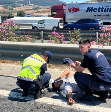 Sancaktepede lastiği patlayan TIR cipe çarptı 5 yaralı