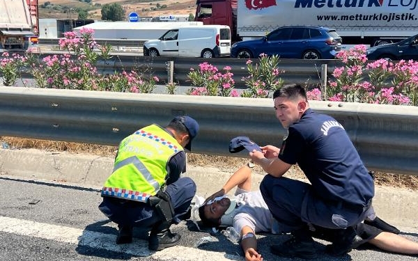Sancaktepe'de lastiği patlayan TIR cipe çarptı; 5 yaralı 6 Sancaktepede lastiği patlayan TIR cipe çarptı 5 yaralı