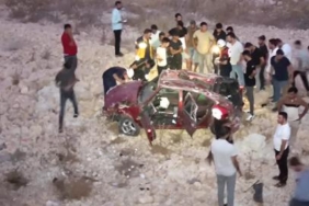 Şanlıurfa'da 150 metreden yuvarlanan otomobilin sürücüsü öldü 16 Şanlıurfada 150 metreden yuvarlanan otomobilin sürücüsü öldü