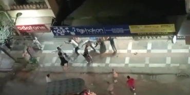 Şanlıurfa'da, çocukların kavgasına aileler de karıştı: 6 yaralı 21 Şanlıurfada çocukların kavgasına aileler de karıştı 6 yaralı