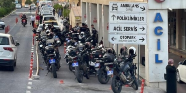 Şanlıurfa’da motosikletli yunus timi kamyona çarptı; 2 polis yaralı 3 Şanlıurfada motosikletli yunus timi kamyona çarptı 2 polis yaralı
