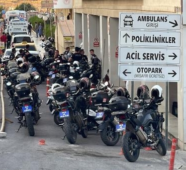 Şanlıurfada motosikletli yunus timi kamyona çarptı 2 polis yaralı