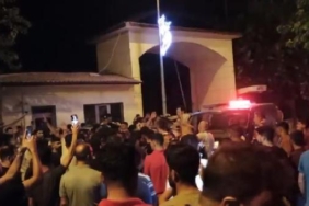 Şanlıurfa'da, Suriyeli fırıncının 9 yaşındaki çocuğa 'istismar' iddiası mahalleliyi sokağa döktü 8 Şanlıurfada Suriyeli fırıncının 9 yaşındaki çocuğa istismar iddiası mahalleliyi sokağa döktü