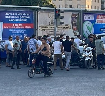 Şanlıurfada yaya ile otomobil sürücüsü arasında yol vermeme kavgası kamerada