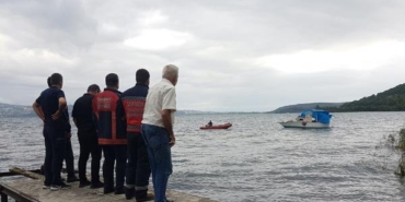 Sapanca gölünde tekneyle sazlığa sürüklenip mahsur kalan 3 kişi kurtarıldı 31 Sapanca gölünde tekneyle sazlığa sürüklenip mahsur kalan 3 kişi kurtarıldı