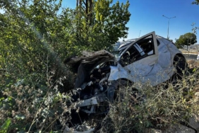 Şarampole yuvarlanan otomobilin sürücüsü, ağır yaralandı 5 Şarampole yuvarlanan otomobilin sürücüsü ağır yaralandı