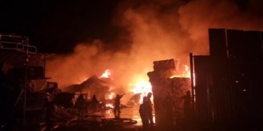 Sarıyer'de atık toplama tesisinde yangın-1 2 Sarıyerde atık toplama tesisinde yangın-1