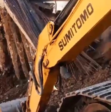 Sarıyerde yol çöktü 1