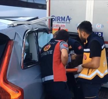 Şarkıcı Tan Burdurda trafik kazasında yaralandı Ek fotoğraflar