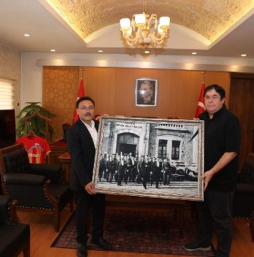 Şehit askerin ailesine ev