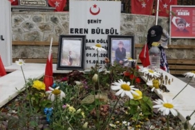 Şehit Eren Bülbülün annesi Evladımın şehadet şerbetini içtiği yerden her gün geçiyorum