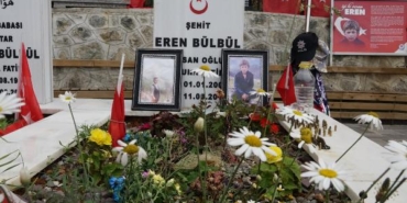 Şehit Eren Bülbülün annesi Evladımın şehadet şerbetini içtiği yerden her gün geçiyorum