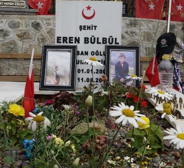 Şehit Eren Bülbül'ün annesi: Evladımın şehadet şerbetini içtiği yerden her gün geçiyorum 10 Şehit Eren Bülbülün annesi Evladımın şehadet şerbetini içtiği yerden her gün geçiyorum