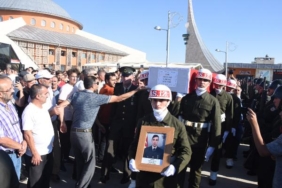 Şehit uzman çavuşun cenazesi memleketi Sivasta toprağa verildi 2