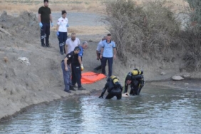 Serinlemek için girdiği gölette kanalında boğuldu