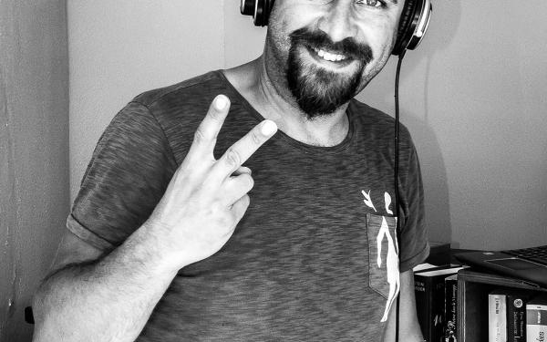 Servis minibüsünün arkadan çarptığı motosikletin sürücüsü öldü