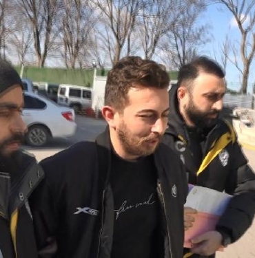 Sevgilisi ile evlenmesine izin vermeyen babasını, tüfeği nasıl kullanacağını sorup öldürmüş 5 Sevgilisi ile evlenmesine izin vermeyen babasını tüfeği nasıl kullanacağını sorup öldürmüş