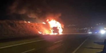 Seyir halindeyken alev alan vinç yandı