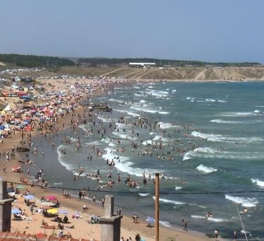 Sıcaktan bunalanlar sahillere ve piknik alanlarına akın etti 2 Sıcaktan bunalanlar sahillere ve piknik alanlarına akın etti