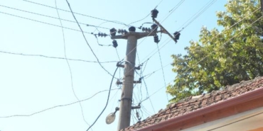 Sıcaktan sarkan elektrik kabloları birbiriyle temas edince patlama yaşandı