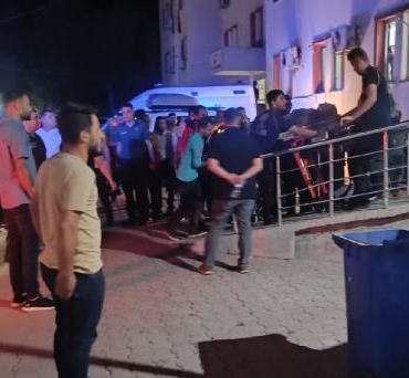 Siirt'te asker ve korucuları taşıyan kamyonet devrildi: 5 yaralı 4 Siirtte asker ve korucuları taşıyan kamyonet devrildi 5 yaralı