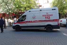 Siirt'te iki grup arasında sopa ve bıçaklı borç- alacak kavgası: 1 yaralı 39 Siirtte iki grup arasında sopa ve bıçaklı borç- alacak kavgası 1 yaralı