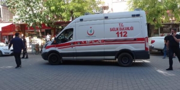 Siirt'te iki grup arasında sopa ve bıçaklı borç- alacak kavgası: 1 yaralı 1 Siirtte iki grup arasında sopa ve bıçaklı borç- alacak kavgası 1 yaralı