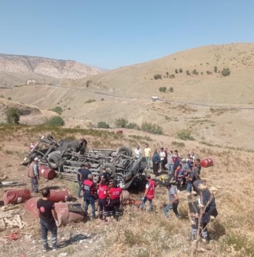 Siirt’te kamyonet şarampole yuvarlandı: 1 ölü, 1 yaralı 5 Siirtte kamyonet şarampole yuvarlandı 1 ölü 1 yaralı
