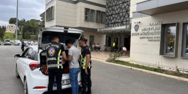 Şile Otoyolunda ayaklarıyla direksiyonu tutup hız yapan sürücünün ehliyetine el konuldu