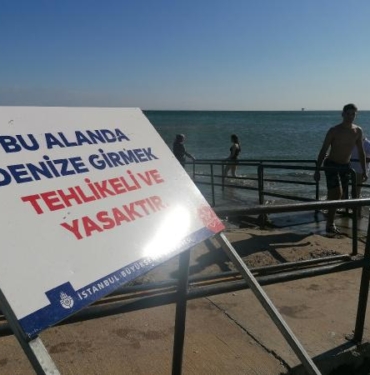 Silivri'de kötü hava şartlarından dolayı deniz'e girmek yasaklandı 5 Silivride kötü hava şartlarından dolayı denize girmek yasaklandı