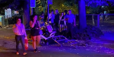 Şişli'de motosiklet kazası, sürücü yaralandı 24 Şişlide motosiklet kazası sürücü yaralandı