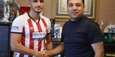 Sivasspor, Achilleas Poungouras'la 2 yıllık sözleşme imzaladı 28 Sivasspor Achilleas Poungourasla 2 yıllık sözleşme imzaladı