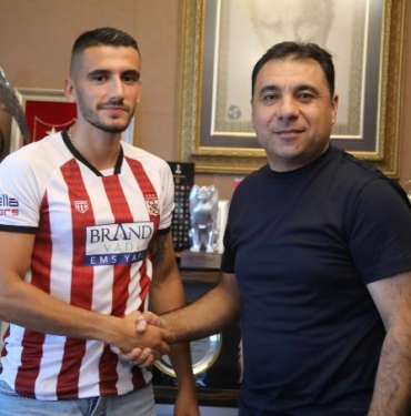 Sivasspor Achilleas Poungourasla 2 yıllık sözleşme imzaladı