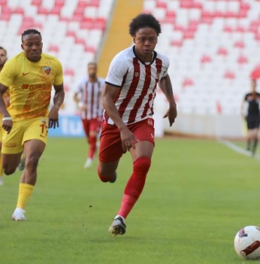 Sivasspor ile Kayserispor hazırlık maçında 2-2 berabere kaldı 9 Sivasspor ile Kayserispor hazırlık maçında 2-2 berabere kaldı