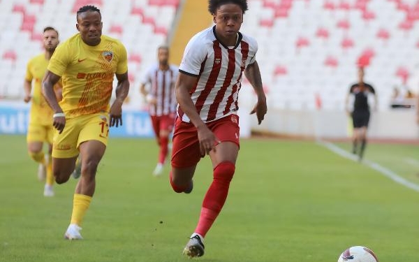 Sivasspor ile Kayserispor hazırlık maçında 2-2 berabere kaldı 1 Sivasspor ile Kayserispor hazırlık maçında 2-2 berabere kaldı