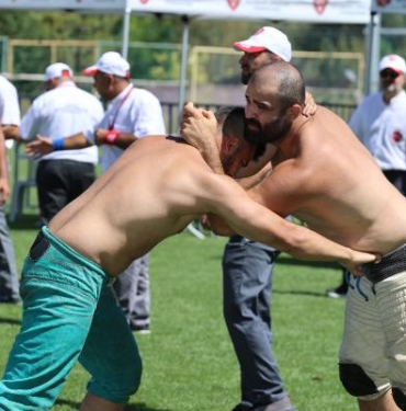 Sivasta Muhsin Yazıcıoğlu Karakucak Güreşleri Festivali düzenlendi