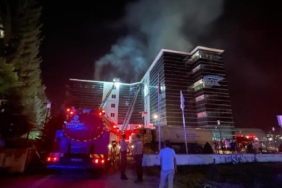 Sivas'ta SGK İl Müdürlüğü binasının çatısında yangın (2) 12 Sivasta SGK İl Müdürlüğü binasının çatısında yangın 2