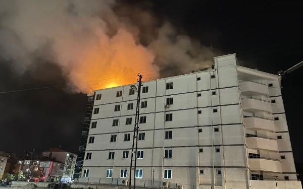 Sivasta SGK İl Müdürlüğü binasının çatısında yangın Ek fotoğraflar