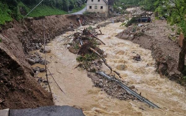 Slovenyada bir günde yağan rekor yağış sele neden oldu EK FOTOĞRAFLAR