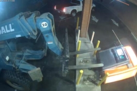 Soyguncular ATMyi forklift ile çaldı kaçarken yolda düşürdü