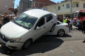 Sultanbeylide kaza Çarptığı otomobilin altında kaldı