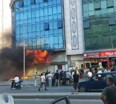 Sultangazide 5 katlı iş merkezinde yangın-1