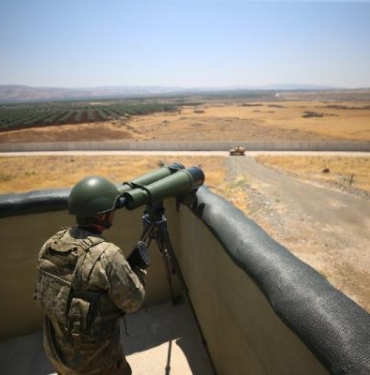 Suriye sınırında 1'i terör örgütü mensubu 2 kişi yakalandı 5 Suriye sınırında 1i terör örgütü mensubu 2 kişi yakalandı