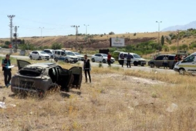 Takip sırasında devrilen otomobilden 42 kilo esrar ile 100 bin uyuşturucu hap çıktı 34 Takip sırasında devrilen otomobilden 42 kilo esrar ile 100 bin uyuşturucu hap çıktı